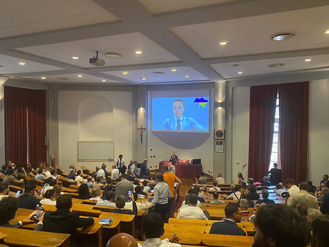 Український стоматолог зірвав аплодисменти на конгресі у Римі