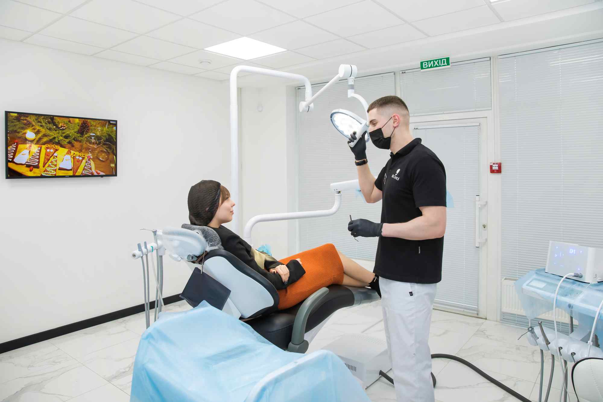 Стоматолога з Маріуполя Тимофія Єрмолаєва нагородили за благодійну та професійну діяльність