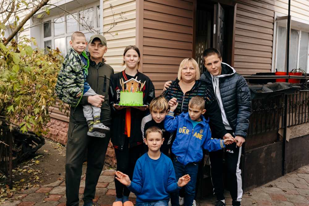 «Я знаю, що кожен з нас може зробити світ кращим»: експертка Юля Бєляєва разом зі своїми учнями придбала вже третій будинок для багатодітної родини