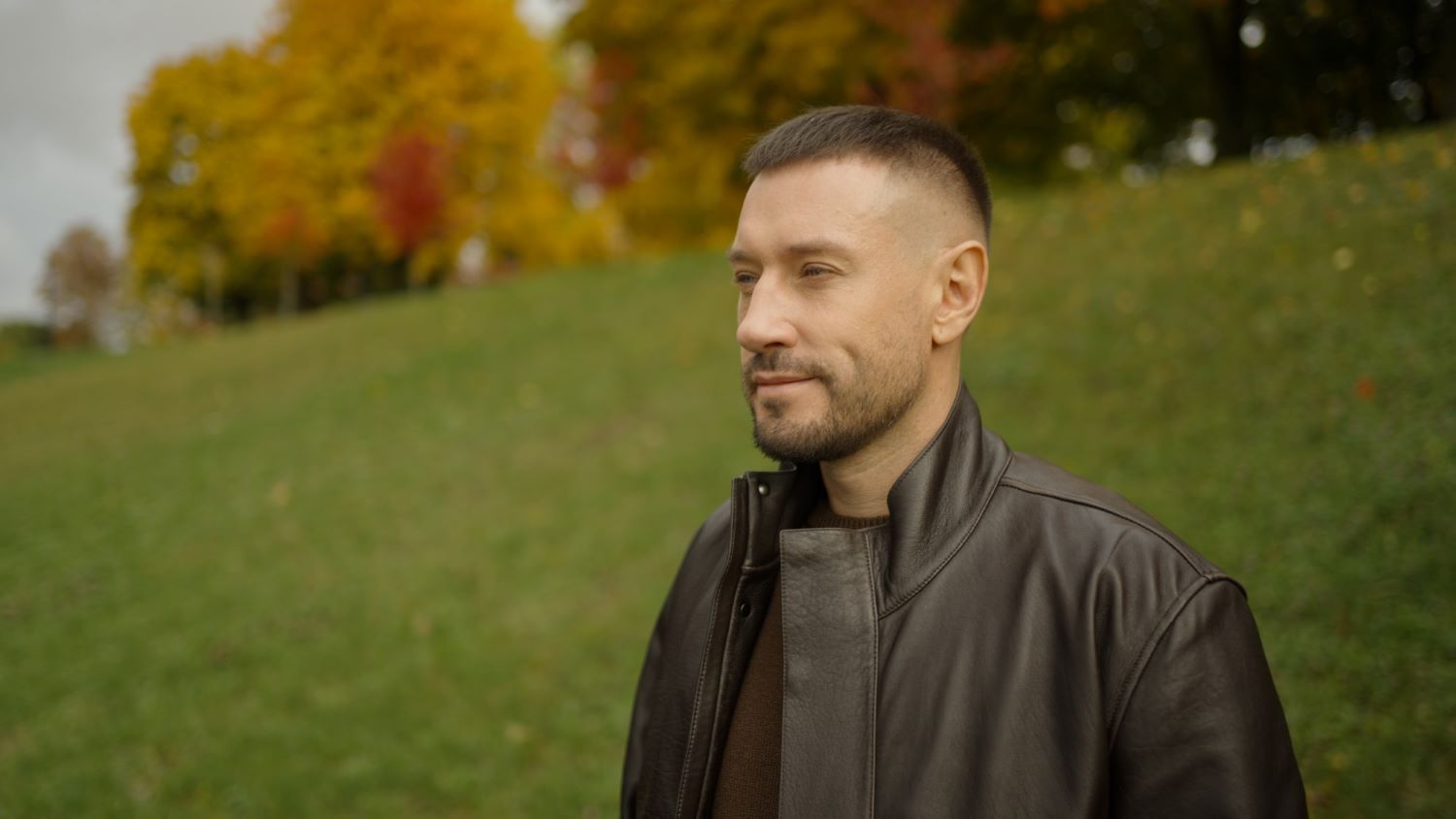 Андрій Кравченко представив пісню «Дитинство» - щиру історію про спогади, що розривають душу