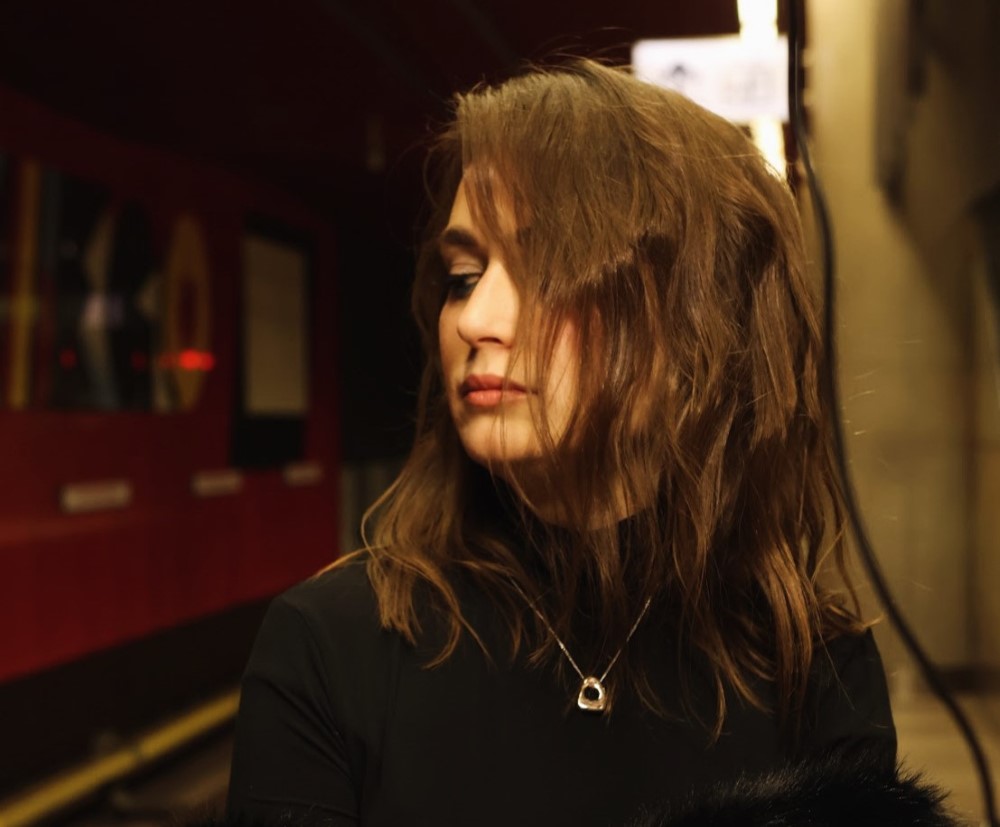 Прем’єра від української співачки Marins - пісня “Мої очі”, яка закохує і надихає