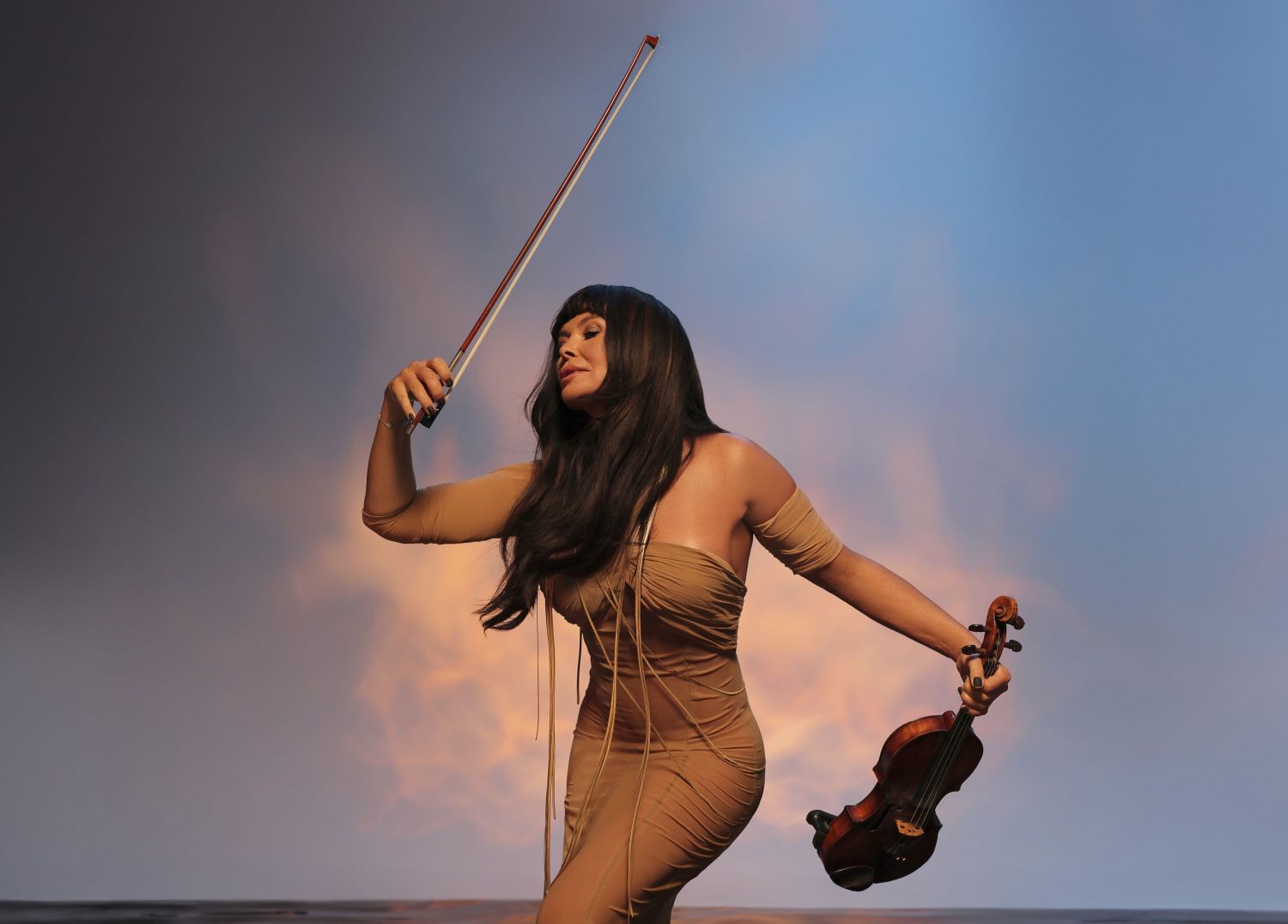 Ассія Ахат повертається на українську сцену з прем’єрою пісні «ALLO» - історією любові на відстані