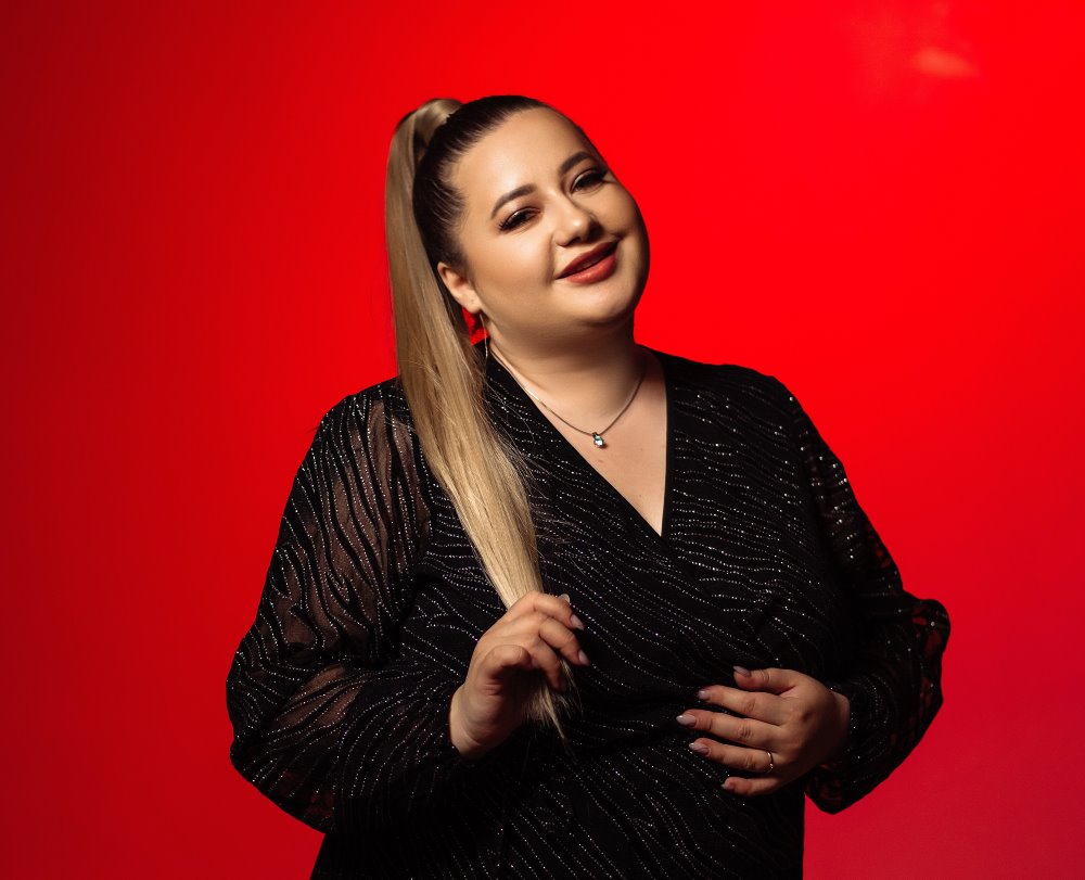 «Небесні Очі» — нова фортепіанна балада Alesia M про біль розставання та прийняття