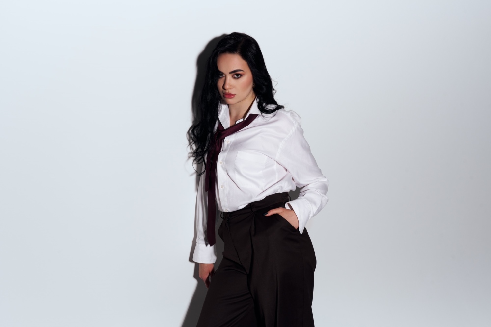 Вона перестала чекати: YASENSOVA випустила трек про кохання, яке не повертається