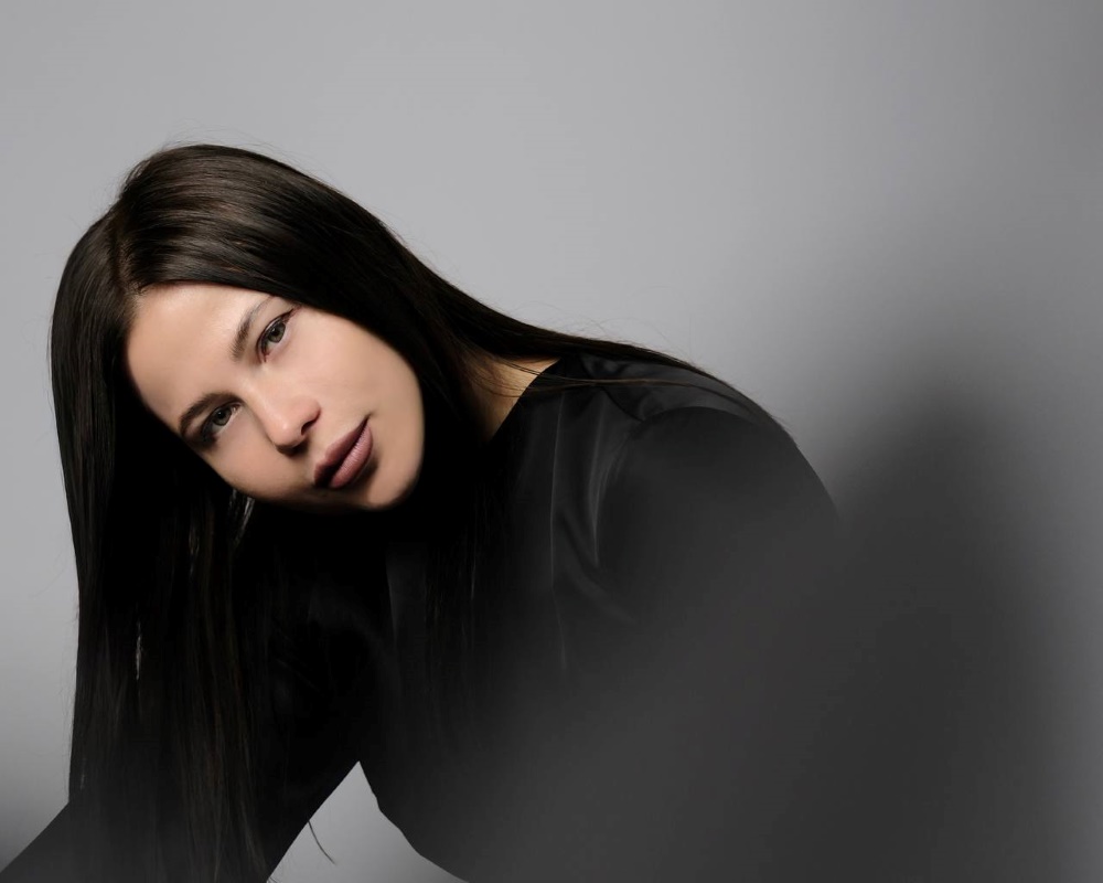 Співачка Tania Dlugunovich представила чуттєву пісню «Танцюй, душа»