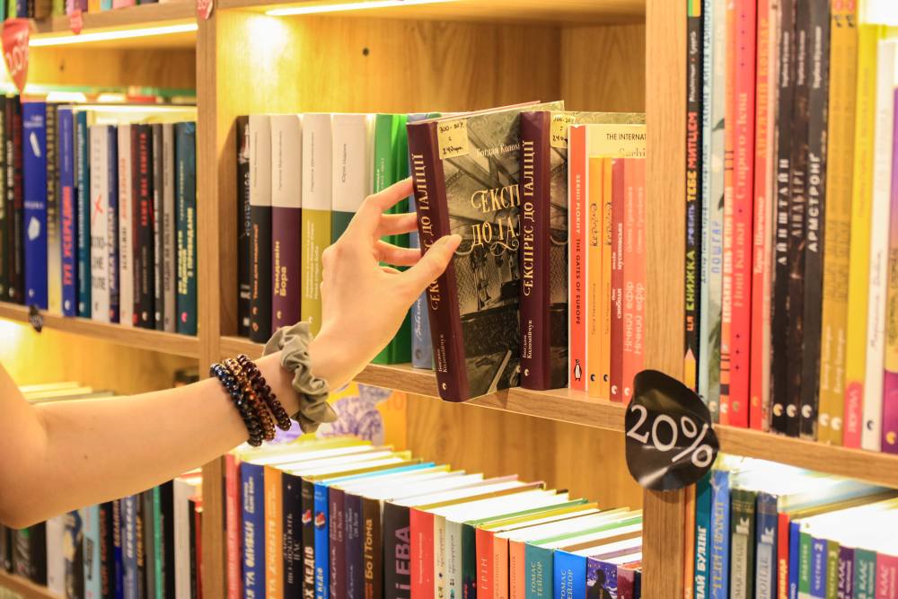 У центрі Львова працює книжковий «Трамвайчик»