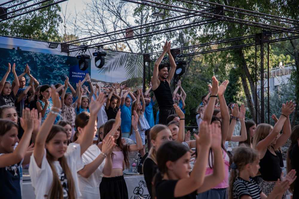 SERAFÝN випустив «На хвилі» — танцювальний трек про музику, свободу та нові знайомства